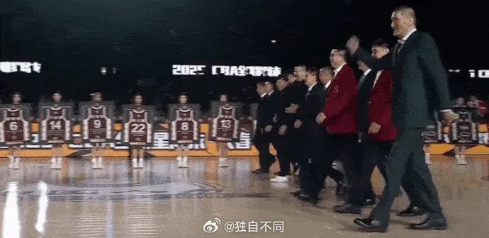  记者：今年的CBA全明星 除了正赛依旧难看外 其他环节还真不错